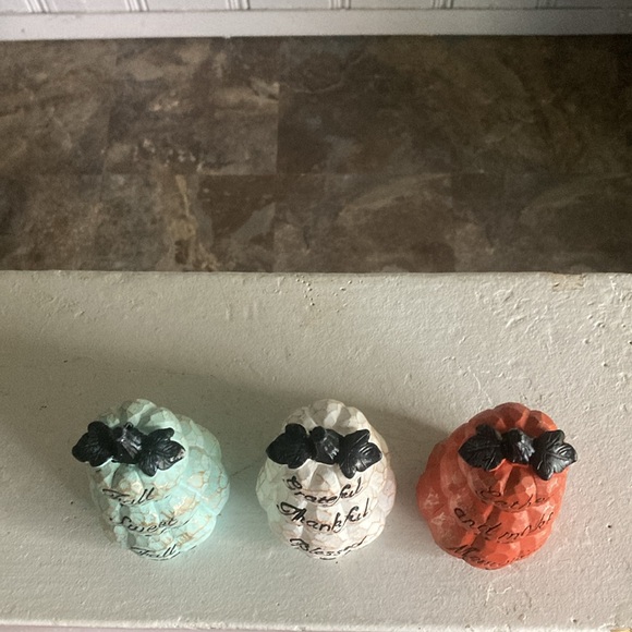 NWT- Triple Stacked Ceramic Pumpkins -with Carved & Painted Sentiments - Picture 8 of 17